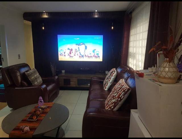 4 BEDROOM HOUSE FOR SALE IN OLIEVENHOUTBOSCH